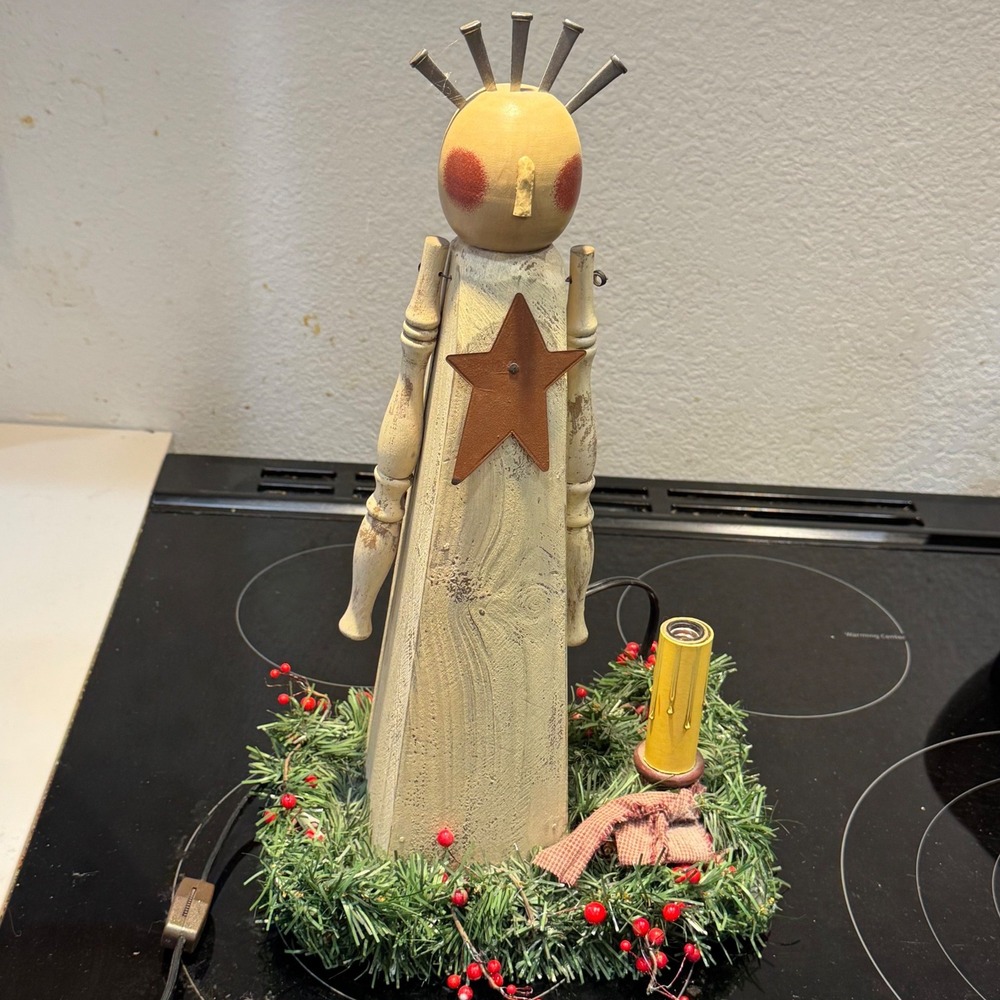 Ohio Wholesale Primitive Wooden Angel Figurine Electric Candle Christmas Decor